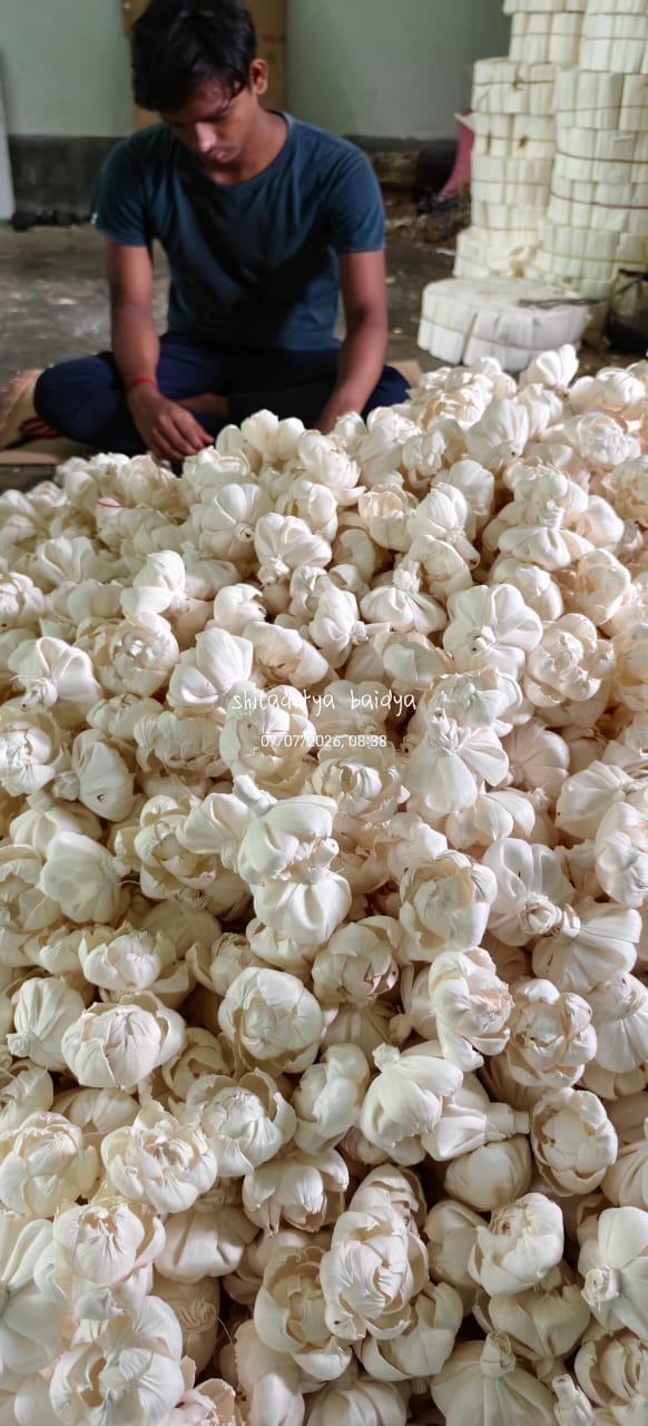 Compact Sculpted Shola Rose Florets