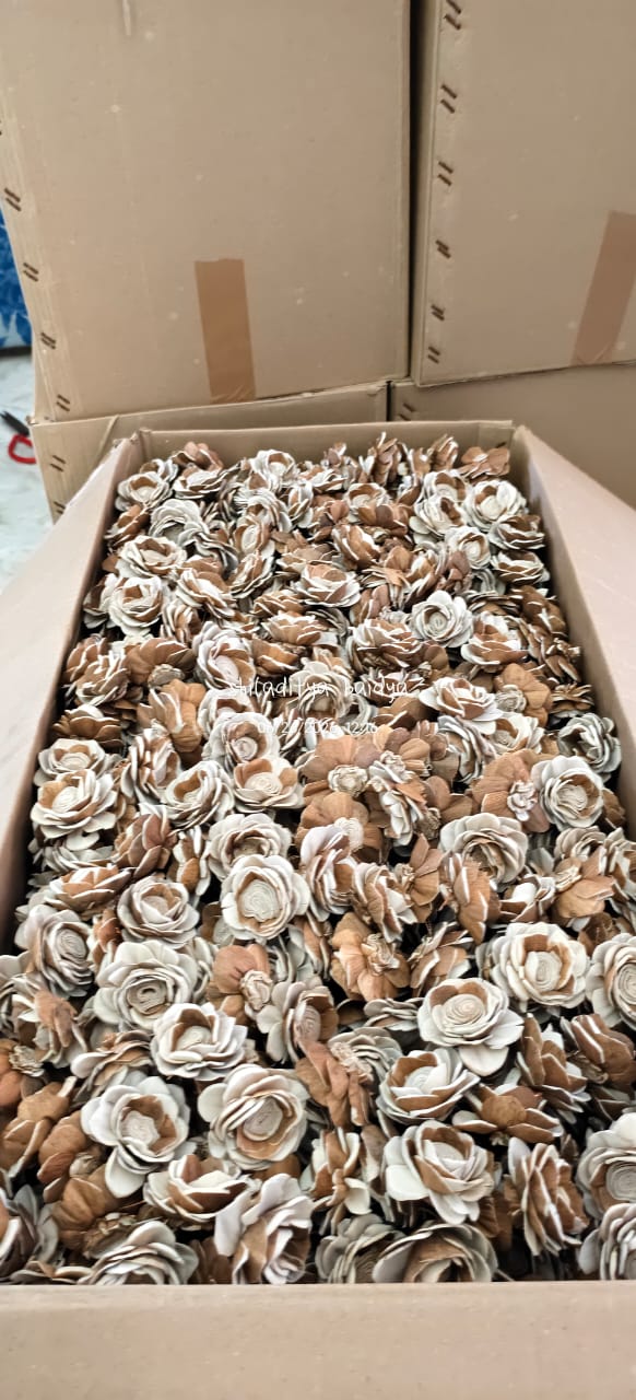 Classical Hand-Turned Sola Wood Roses